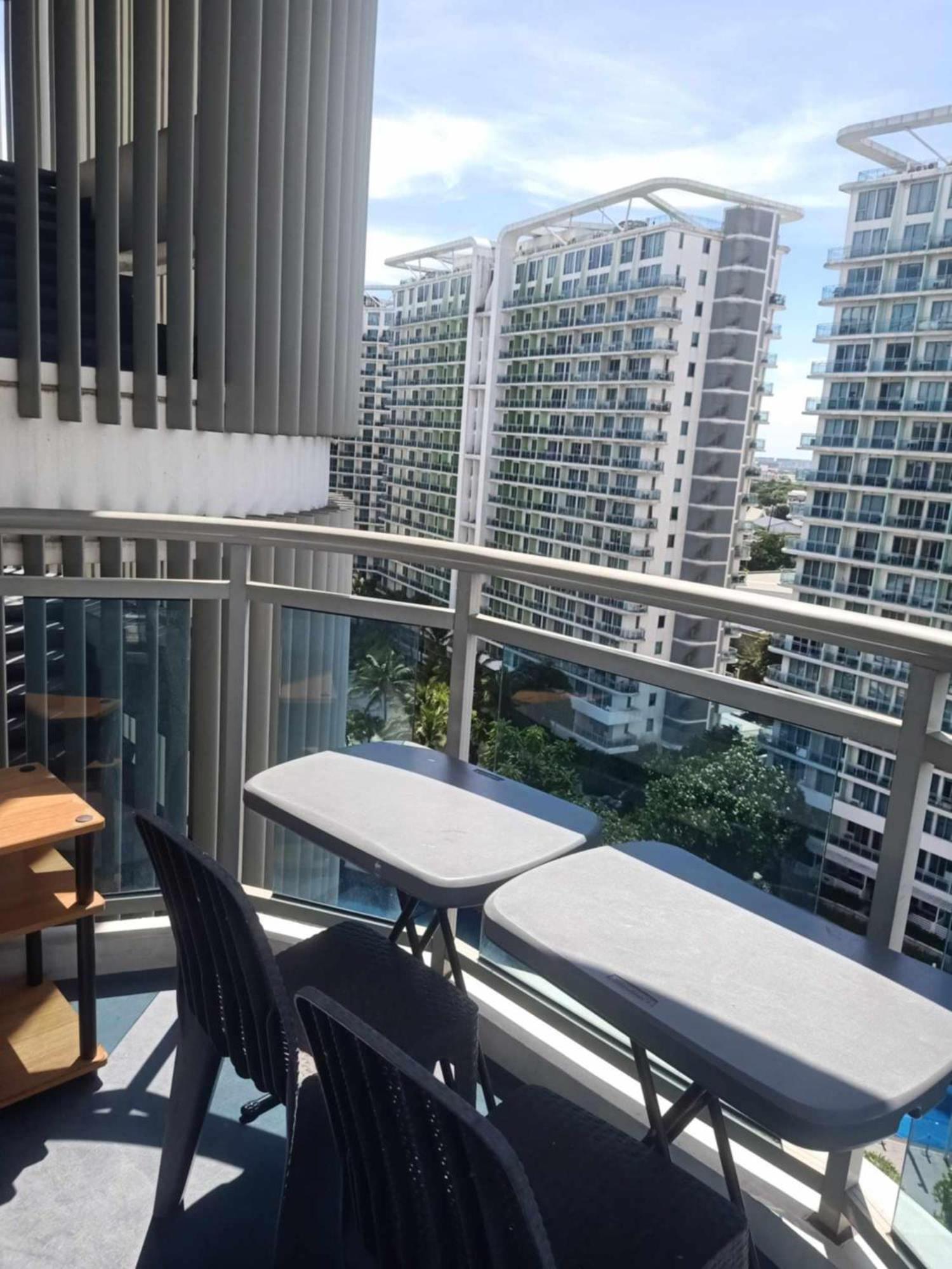 Apartment Azure Urban Staycation *
