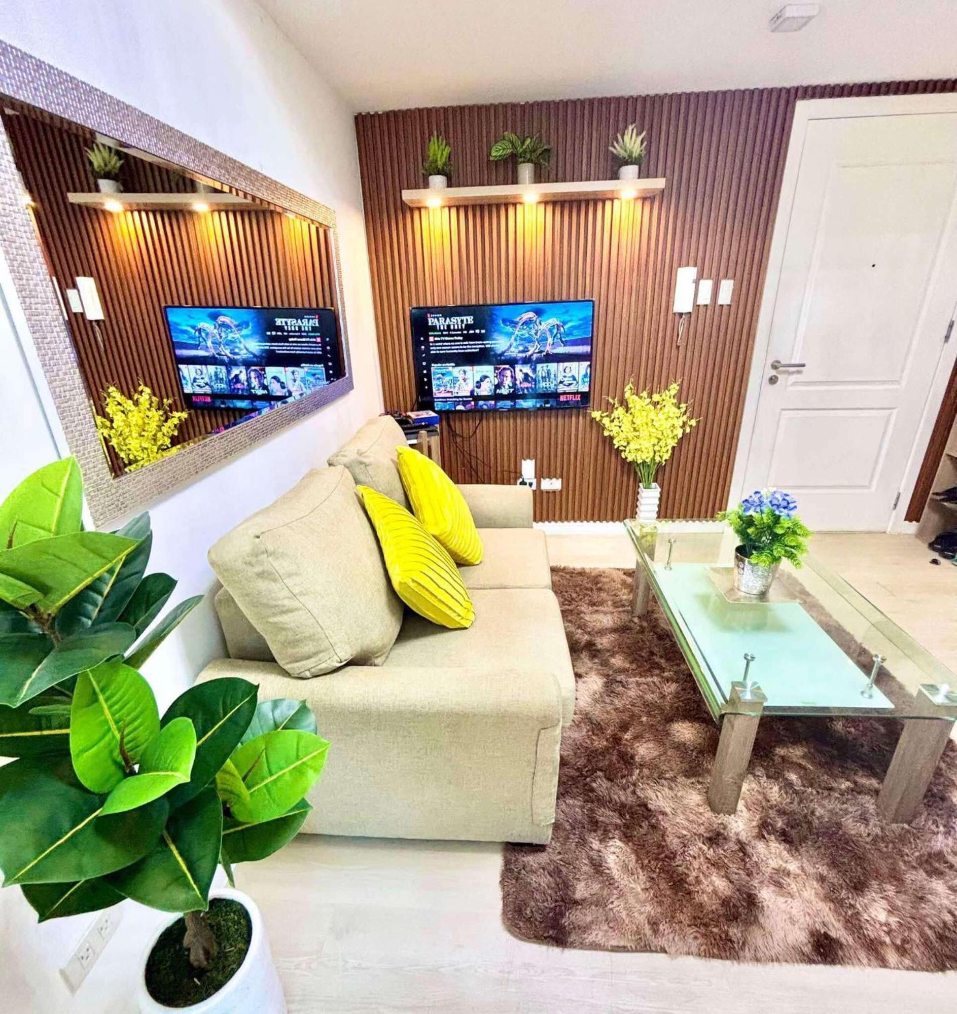Azure Urban Staycation *